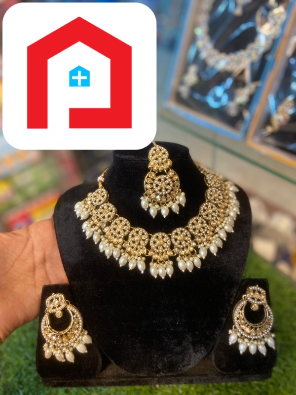 নেকলেস