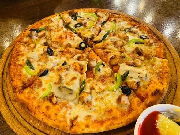 Chicken Naga Pizza